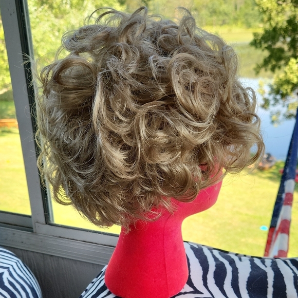 Vintage Paula Young Short Style Wig Delaney 16 Light Brown - Picture 1 of 10